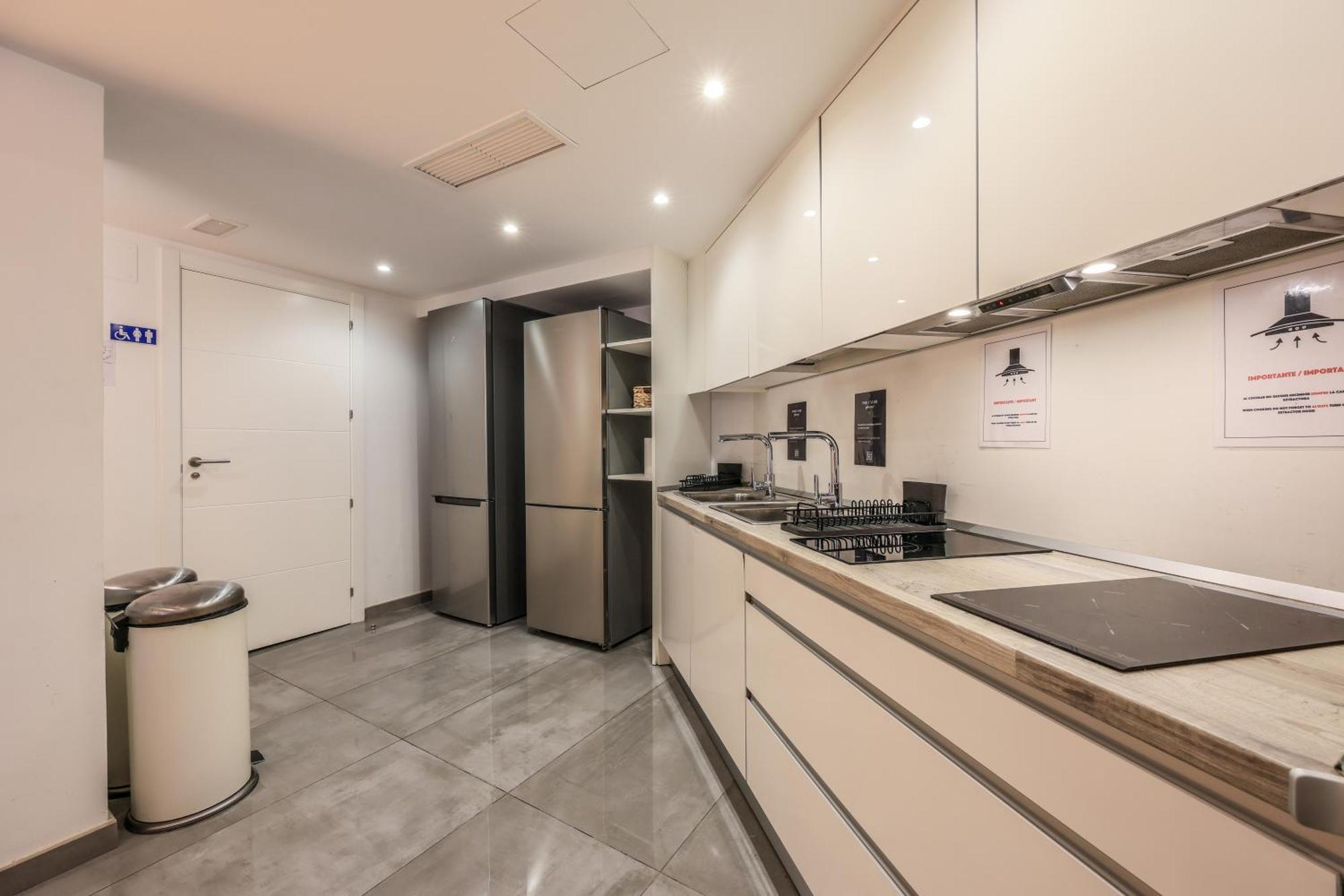 Guest house Amazinn Places Blasco De Garay 102 Madrid